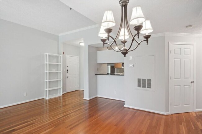Building Photo - 1250 Parkwood Cir SE