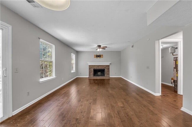 Building Photo - 4890 Evergreen Valley Way