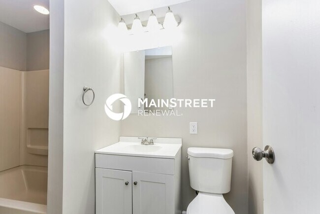 Building Photo - 3 Bedroom Pet-Friendly Home in Columbus, OH with Main Street Renewal