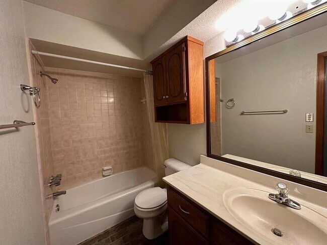 Building Photo - 512 Bonita Cir