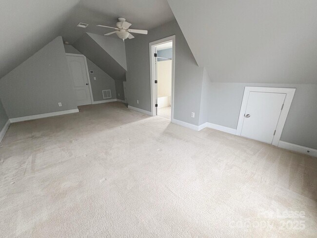 Building Photo - 108 Avaclaire Way