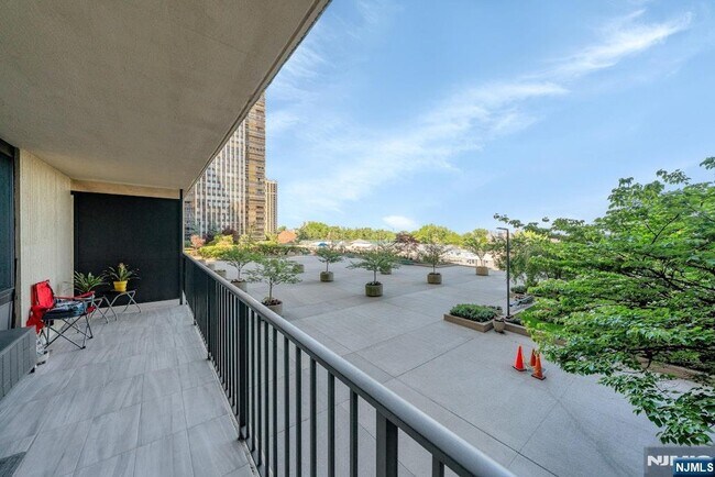 Building Photo - 200 Winston Dr