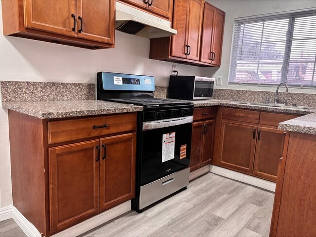 Building Photo - Charming 1-bedroom, 1-bath apartment located in a desirable area of Burbank.