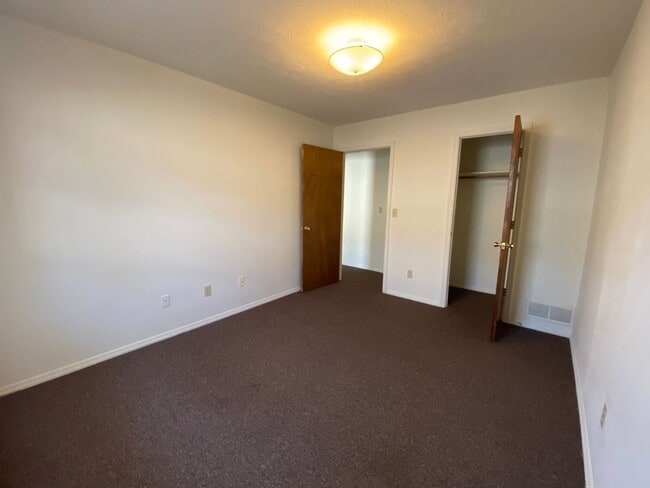 Building Photo - Northside Bloomington 3BR/2.5BA Townhome
