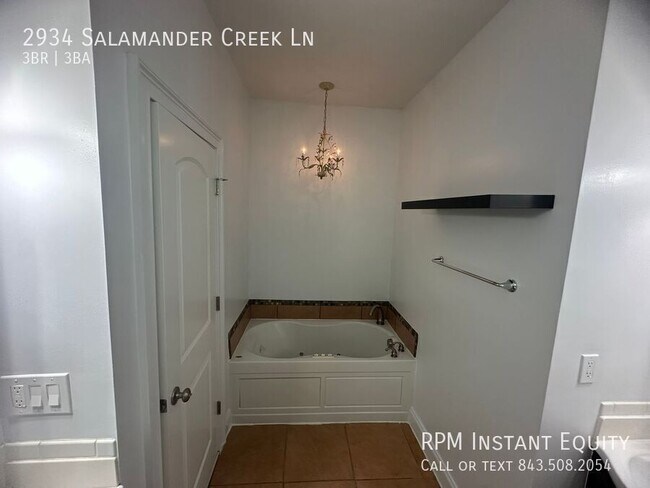 Building Photo - 2934 Salamander Creek Ln