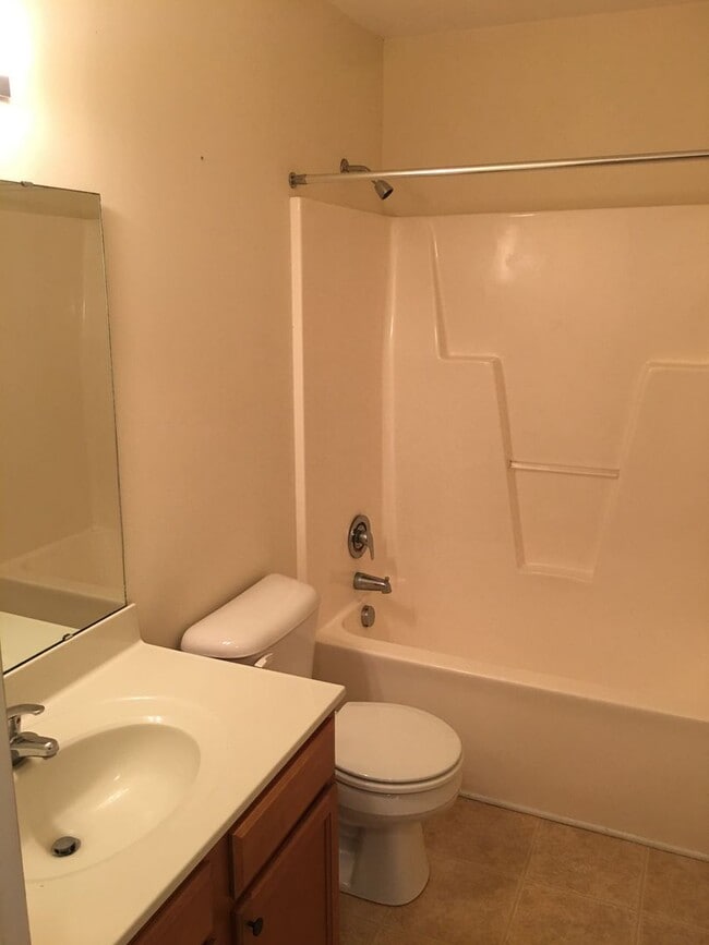 Building Photo - CHARMING 3 BEDROOM HOME IN NEW BERN!