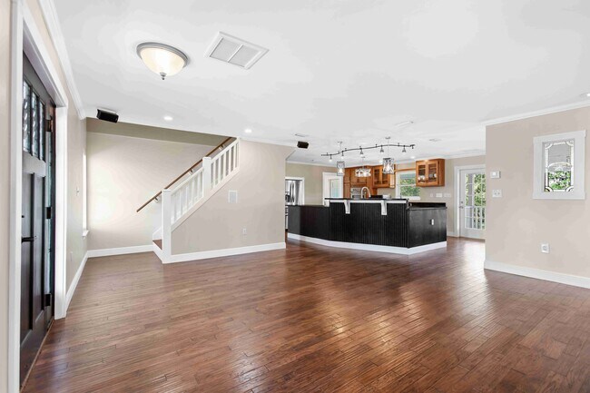 Building Photo - 7211 Bay Crest Rd