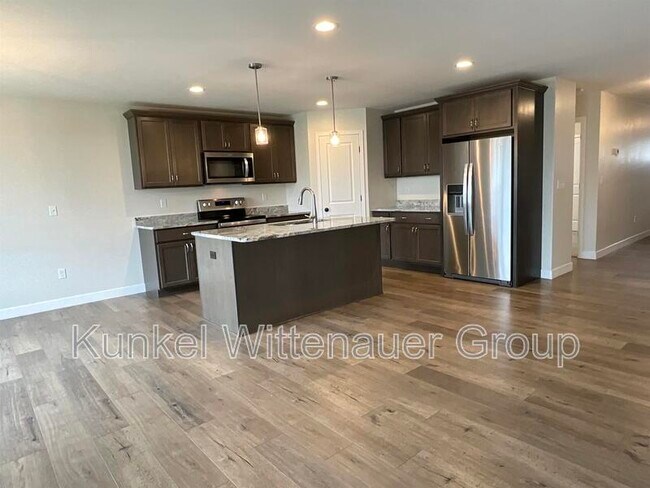 Building Photo - 808 Applewood Creek Dr