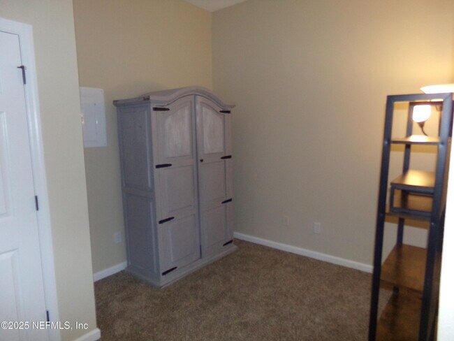 Building Photo - 13052 Sunset Lake Dr