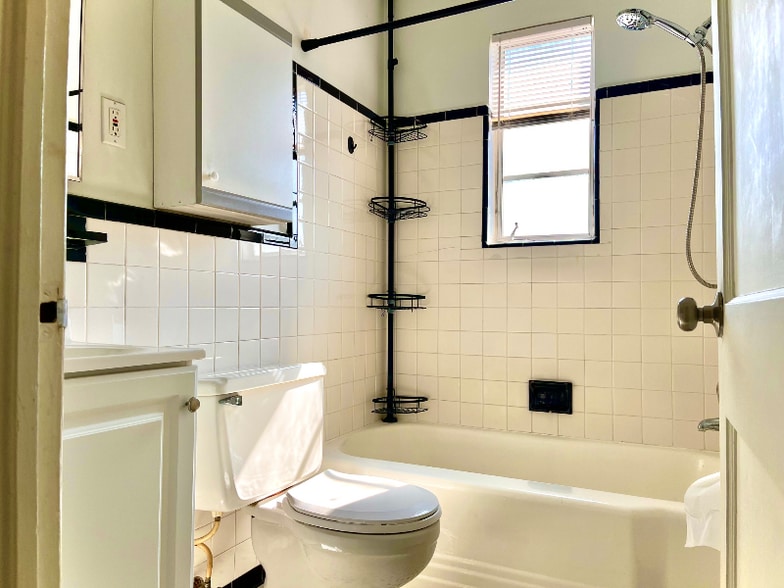 Building Photo - 420 Kerwin Rd