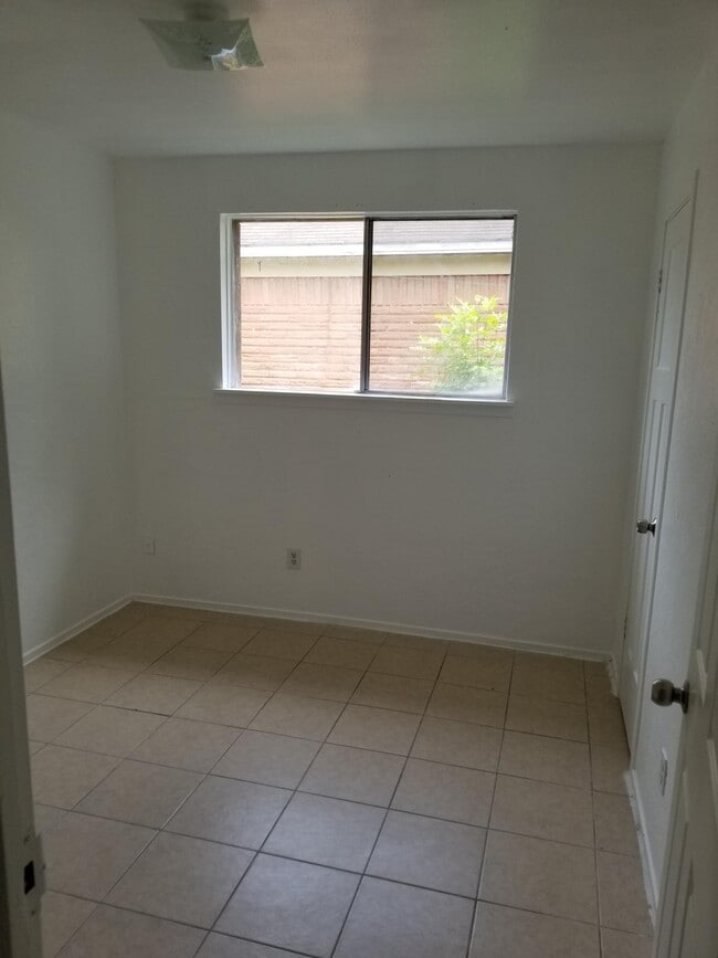 Building Photo - 5421 Hazel St