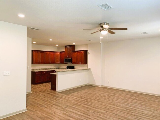 Building Photo - 618-626 Magnolia Bend