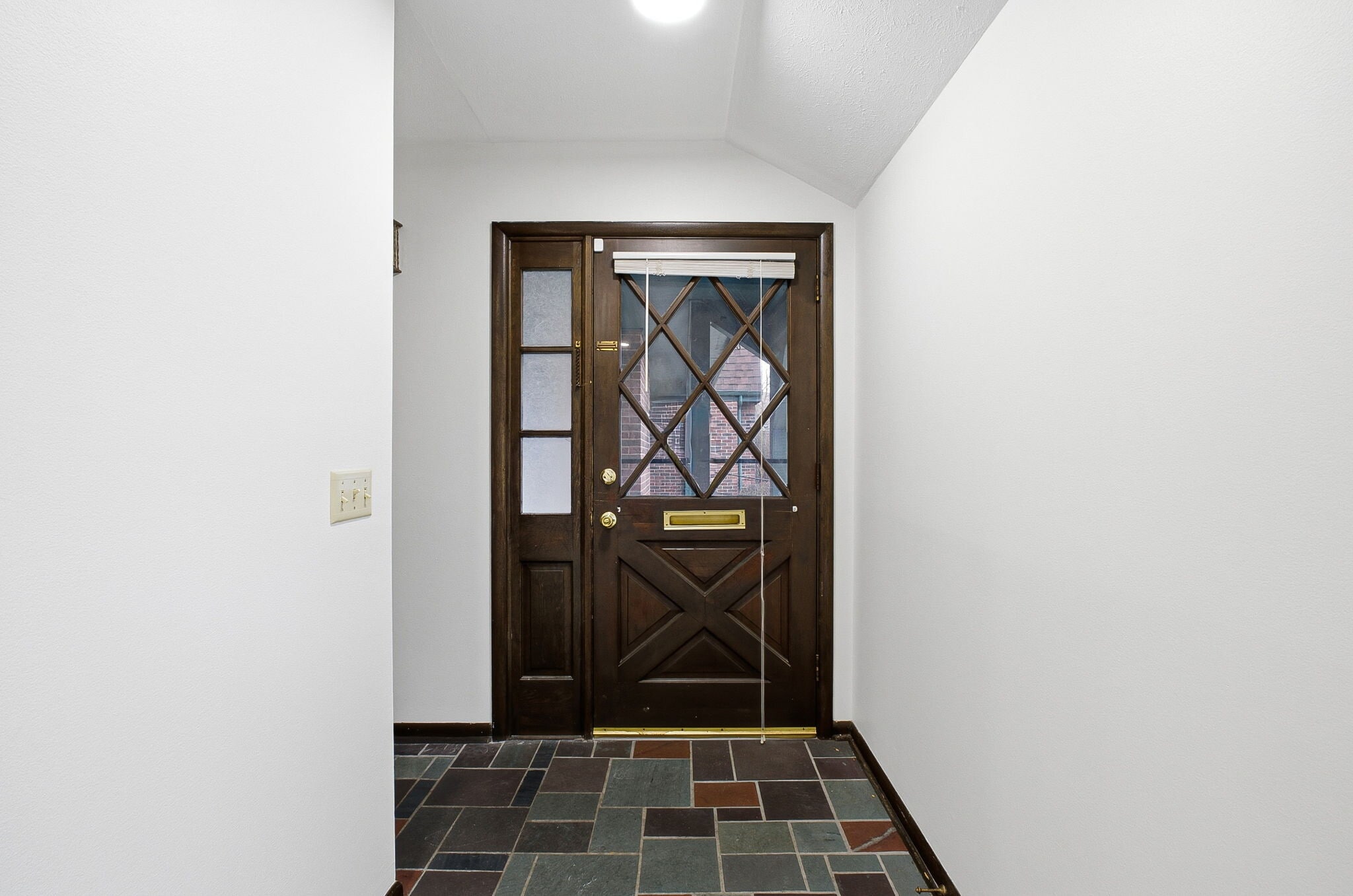 Building Photo - 4554 Sandringham Dr