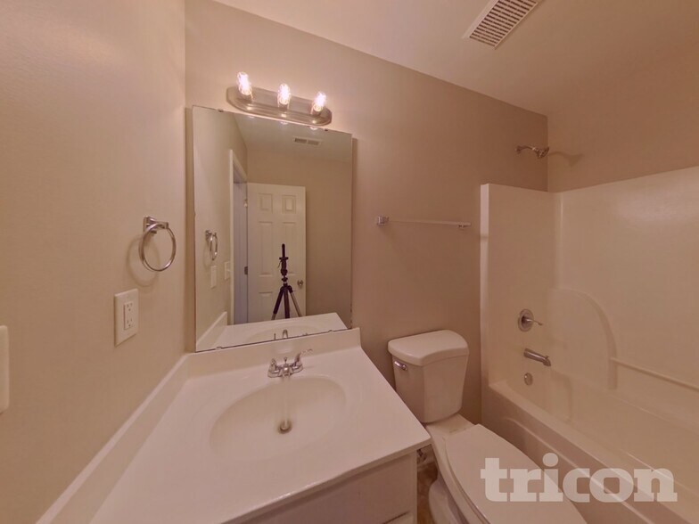 Building Photo - 5506 Linda Vista Ln