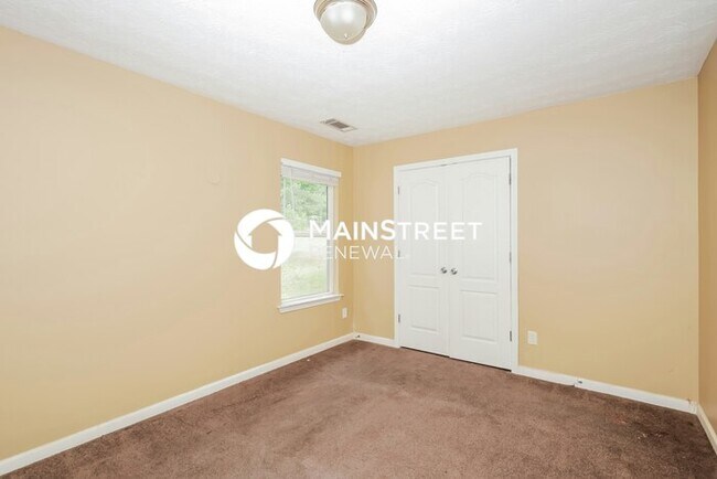 Building Photo - 4 Bedroom Pet-Friendly Home in Covington, GA with Main Street Renewal