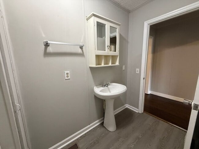 Building Photo - Amazing 4 BR Home for a Great Price!