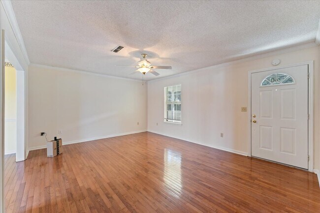 Building Photo - 46 Destiny Ln