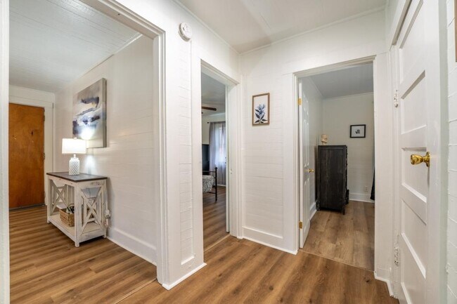 Building Photo - 614 E Brushy Valley Dr