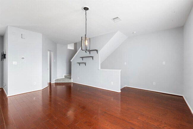 Building Photo - 1211 Ennis St