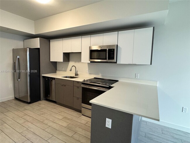 Building Photo - 321 NE 26th St