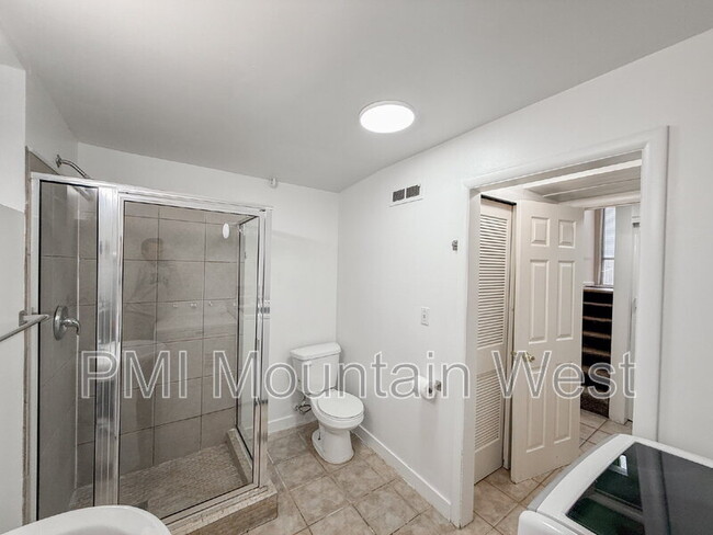 Building Photo - 698 Doren Dr