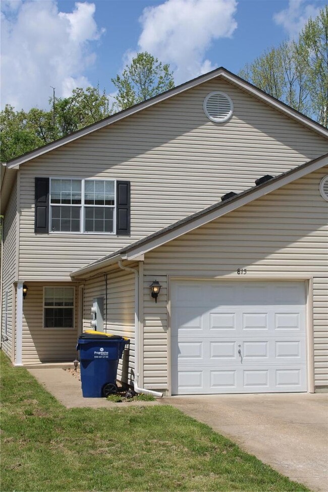 Primary Photo - 815 Woodside Creek Dr