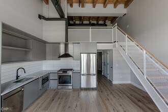 Building Photo - 729 N Sangamon St