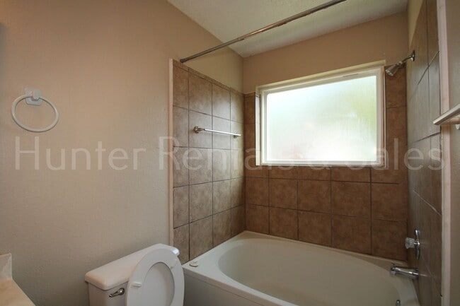 Building Photo - Two Story Willowsprings Home