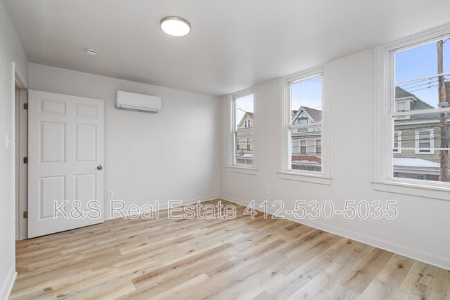 Building Photo - 2321 Spring St