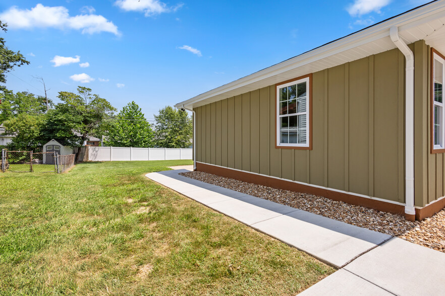 Building Photo - 2628 Linden Pl