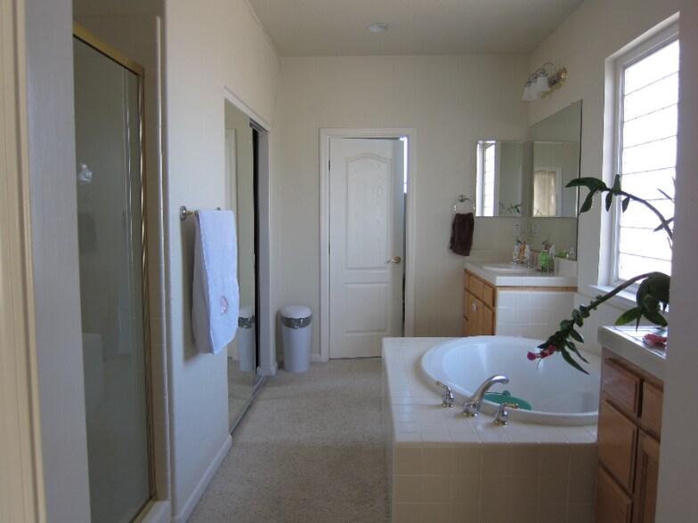 Building Photo - 3372 Corvina Dr