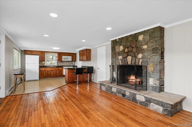 Building Photo - 14 Hemlock Hill