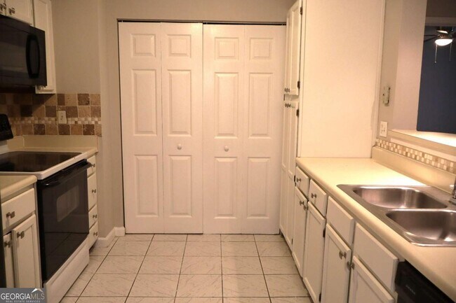 Building Photo - 308 Mill Pond Ct SE