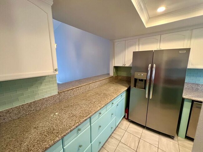 Building Photo - Beautiful 3-Bedroom Condo in Villas at Cal...