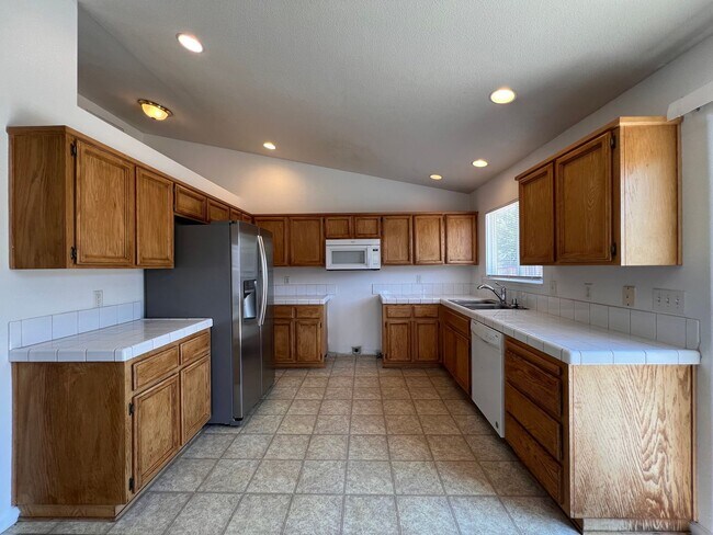 Building Photo - 3 bedroom Fernley home in Donner Trails
