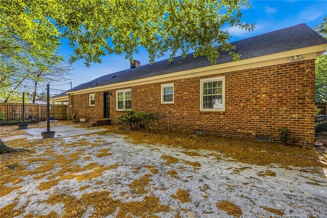 Building Photo - 325 Northview Dr