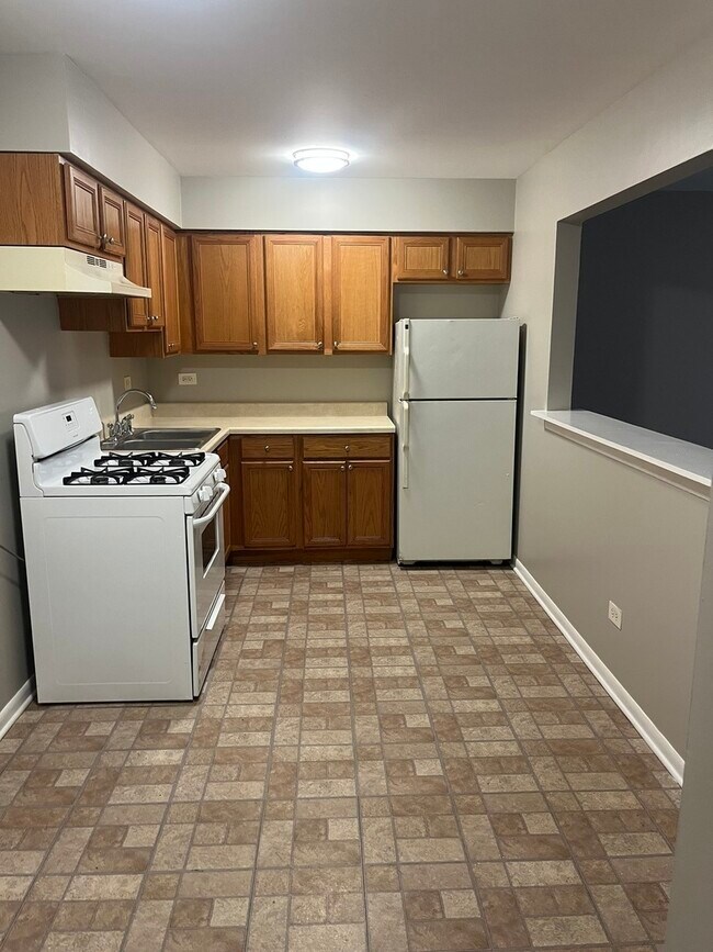 Building Photo - 8817 S Roberts Rd