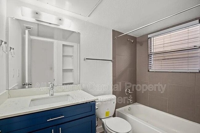 Building Photo - 502 W 35th St