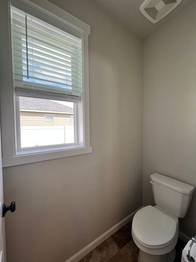 Building Photo - Newer Construction Home in Mae Valley!