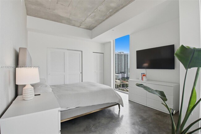 Building Photo - 151 SE 1st St