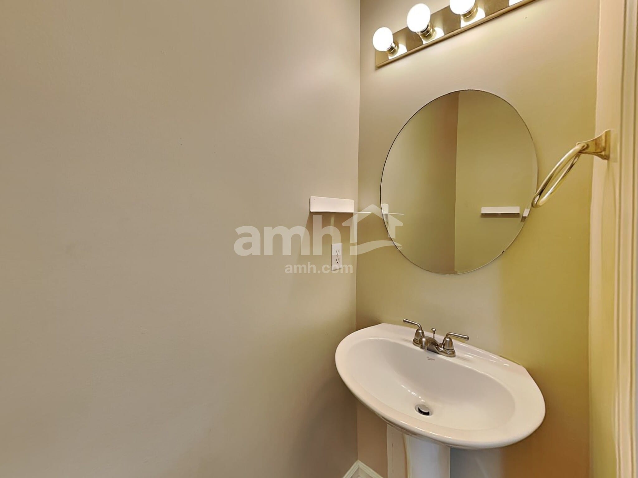 Building Photo - 16938 Cedar Creek Ln