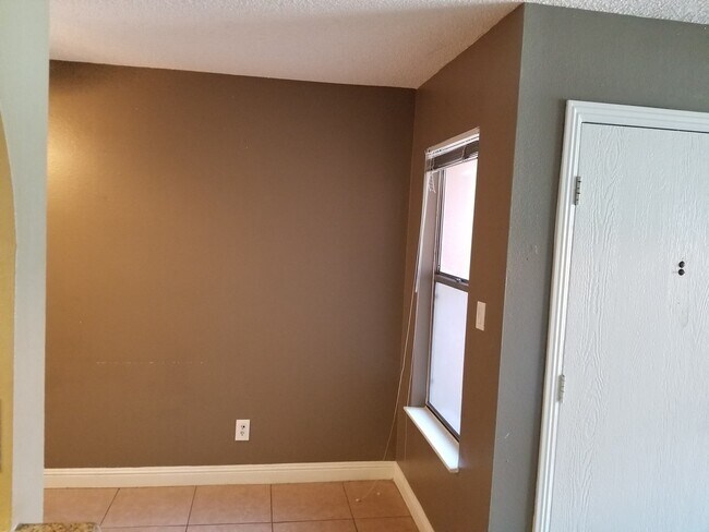 Building Photo - *FREE RENT THRU 6-30-26**HCVP considered*DOWNSTAIRS 1BD 1BA CONDO!