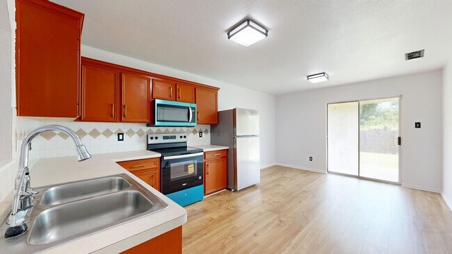 Building Photo - Great location in Killeen, TX Cozy and well maintained house