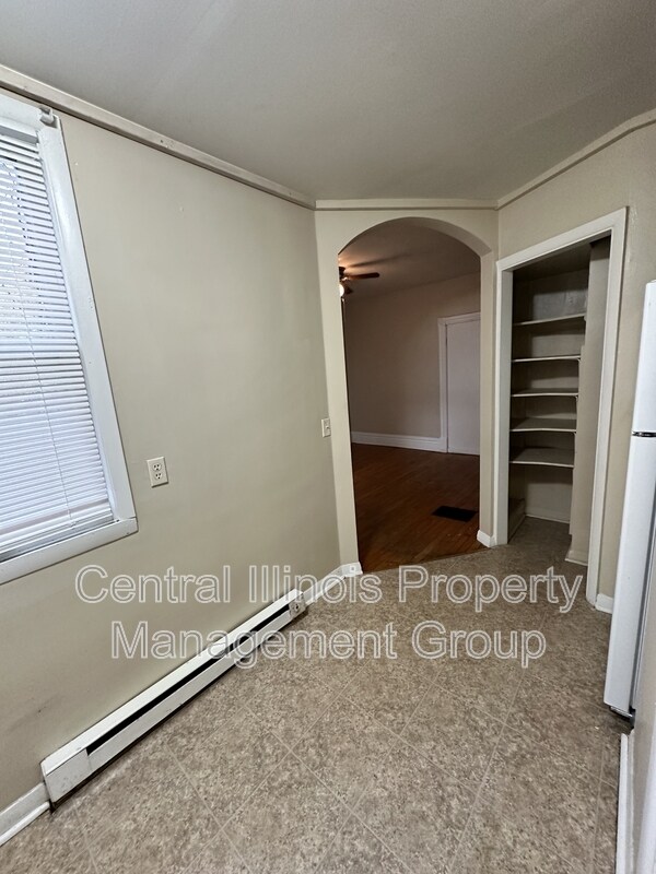 Building Photo - 311 E Locust St