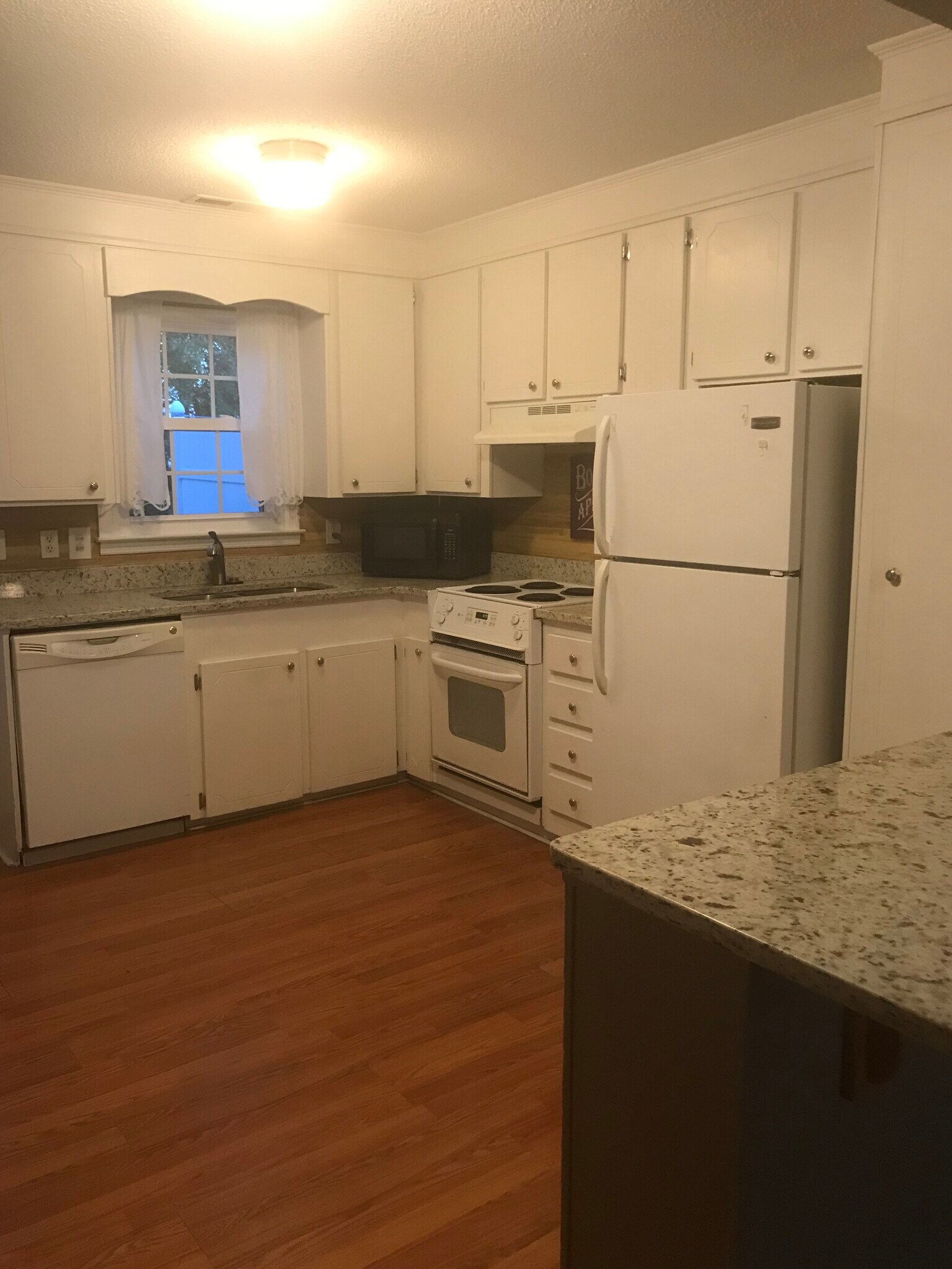 Building Photo - 1704 Fawn Vista Dr N