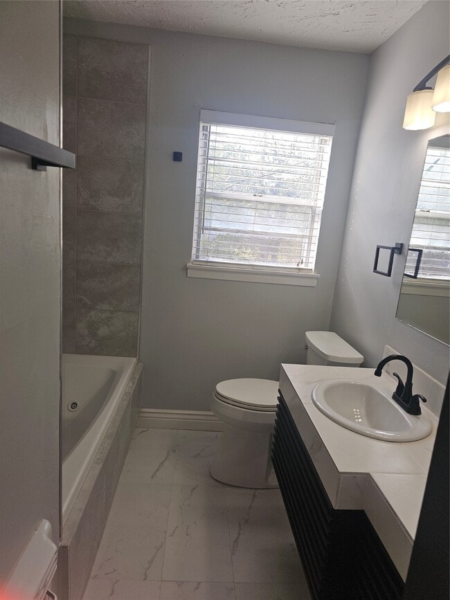 Building Photo - 10510 Sierra Dr