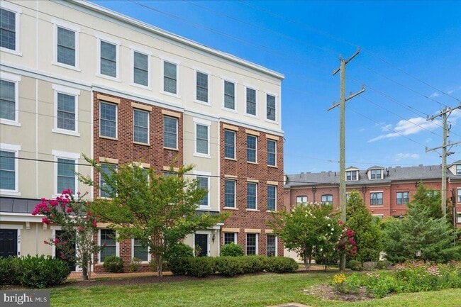 Building Photo - 200 Murdoch Square SE