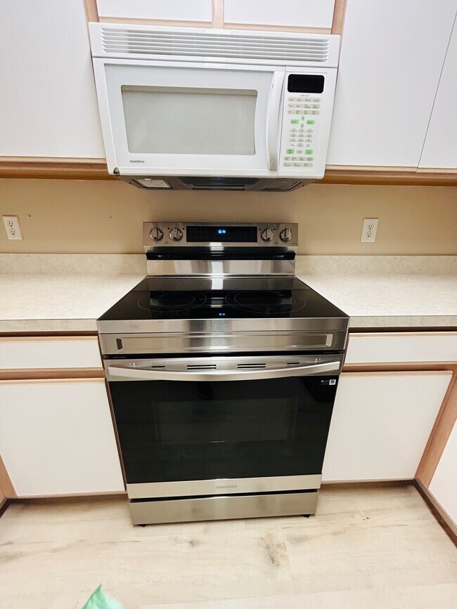 Building Photo - 10445 Heron Lake Dr