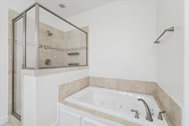 Building Photo - 830 W 19th St