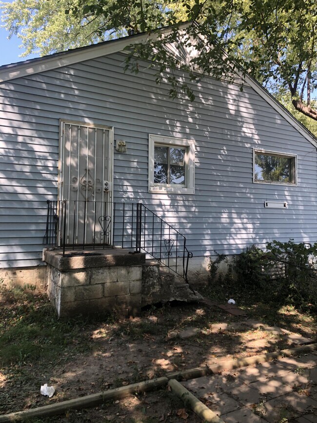 Building Photo - 6658 Flora Ave